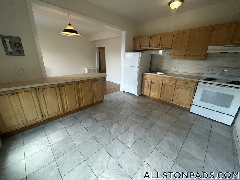 Building Photo - 1133 Commonwealth Ave