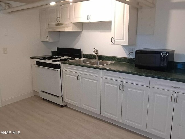 Building Photo - 106 Ruskin Dr