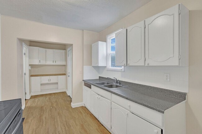 Building Photo - 243 N Wayne Ave