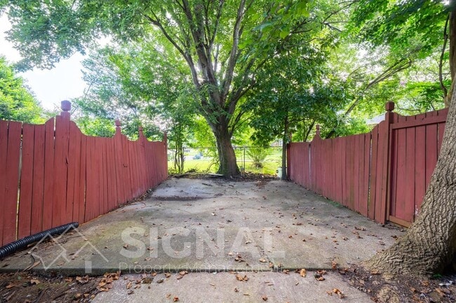 Building Photo - 1223 Magnolia Pl