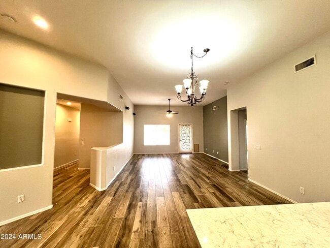 Building Photo - 3464 E Thornton Ave