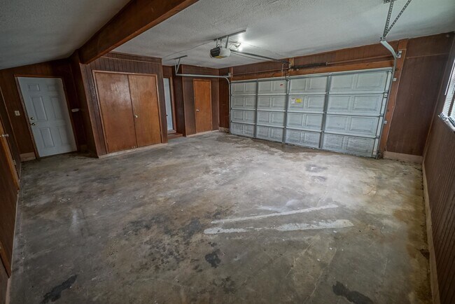 Building Photo - 410 Gaither Dr