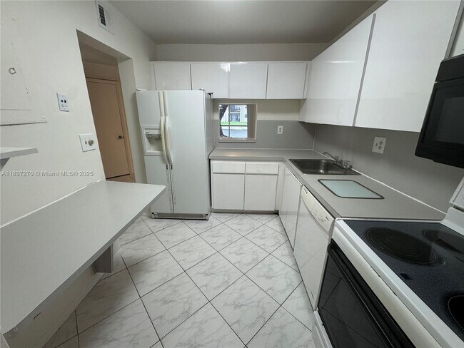 Primary Photo - 8051 S Colony Cir