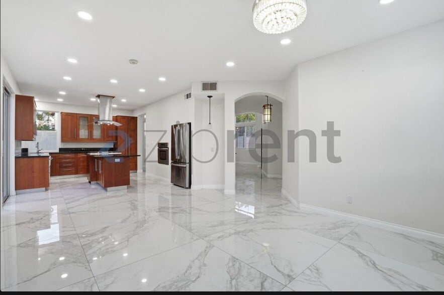 Building Photo - 33026 Terrace Dr