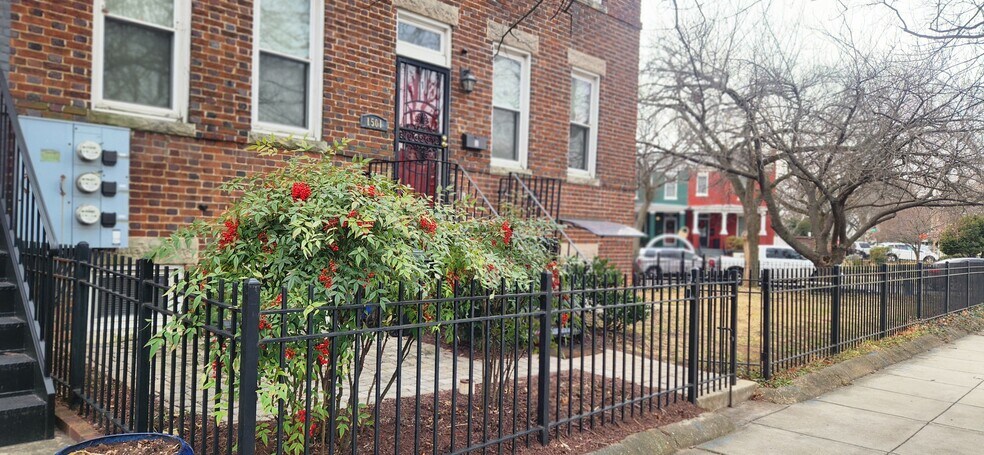 Building Photo - 1501 G St SE