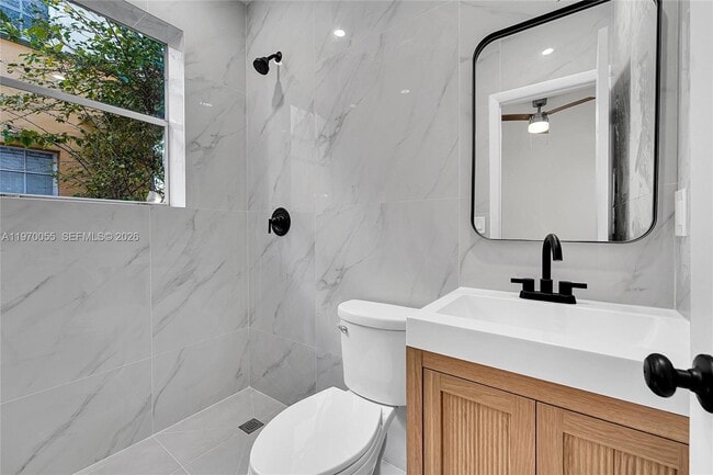 Building Photo - 1027 Pennsylvania Ave