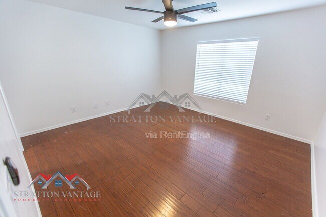 Building Photo - 110 Cholla St