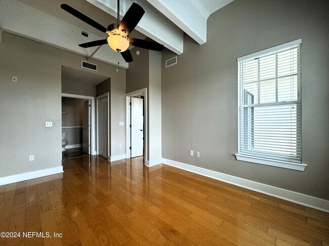 Building Photo - 1661 Riverside Ave