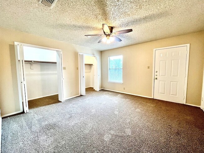Building Photo - 2620 Bolivar St