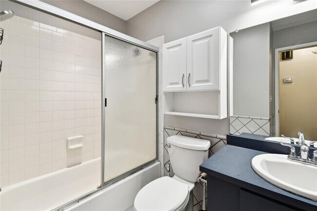 Building Photo - 1102 Shadowbrook Dr N