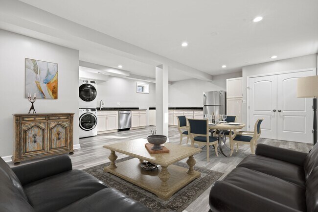 Building Photo - 5614 S Moody Ave