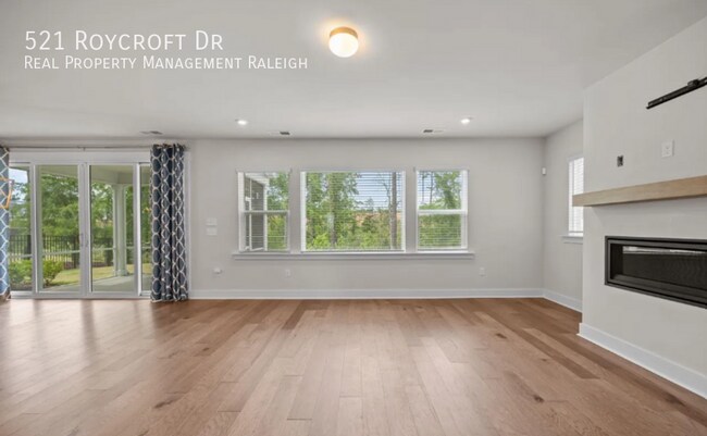Building Photo - 521 Roycroft Dr