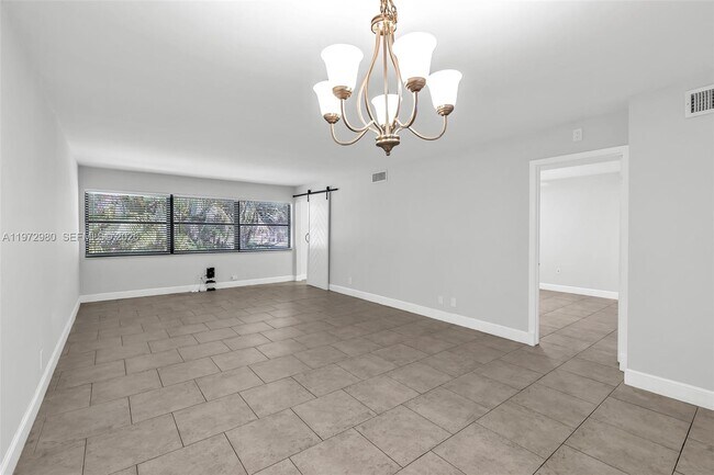 Building Photo - 3014 SW 21st Terrace