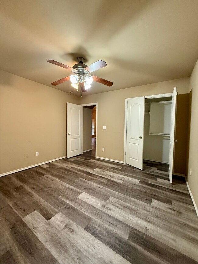 Building Photo - Beautiful home located by Heart Hospital o...