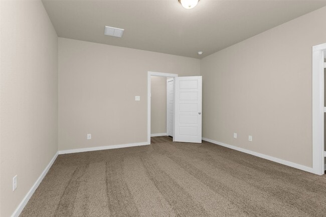 Building Photo - 18095 Martin Pines Dr