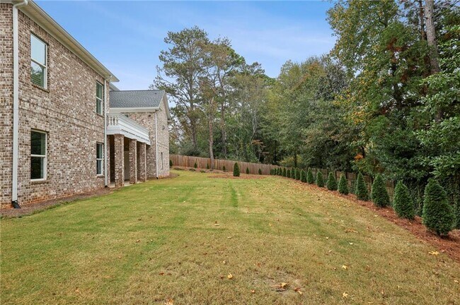 Building Photo - 3750 Robinson Rd NE