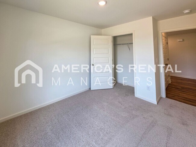 Building Photo - 556 Saddlewood Bnd