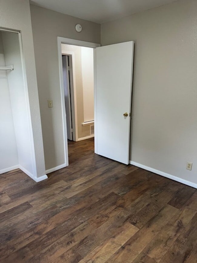 Building Photo - 719 Acorn Dr