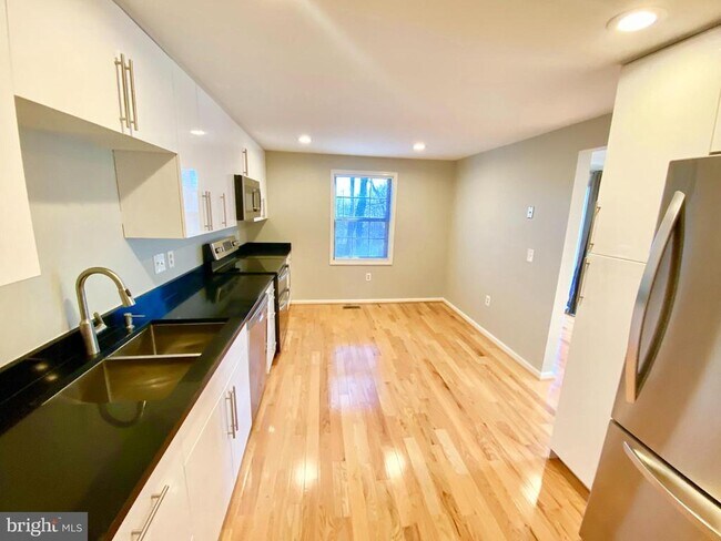 Building Photo - 9400 Candleberry Ct