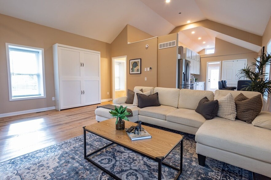 Building Photo - 5430 Oakley Ave