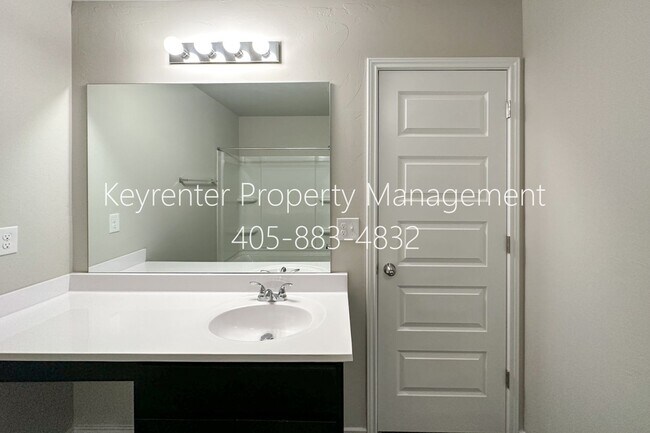 Building Photo - Gorgeous 4 Bed 2 Bath Home in Heart Of Yukon!