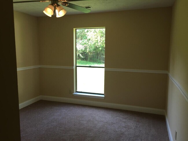 Building Photo - Newly Remodeled Home in the Wade Green Forest Subdivision