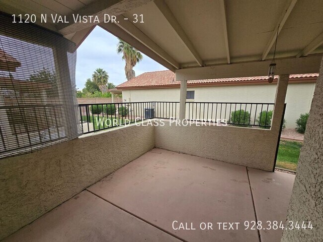 Building Photo - 1120 N Val Vista Dr