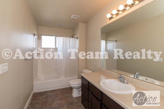 Building Photo - Townhome in Lehi