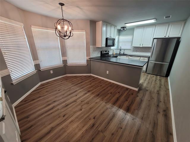 Building Photo - 205 Willow Creek Dr