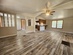 Building Photo - 3 bed, 2 bath on 1/3 Acre of FENCED land.