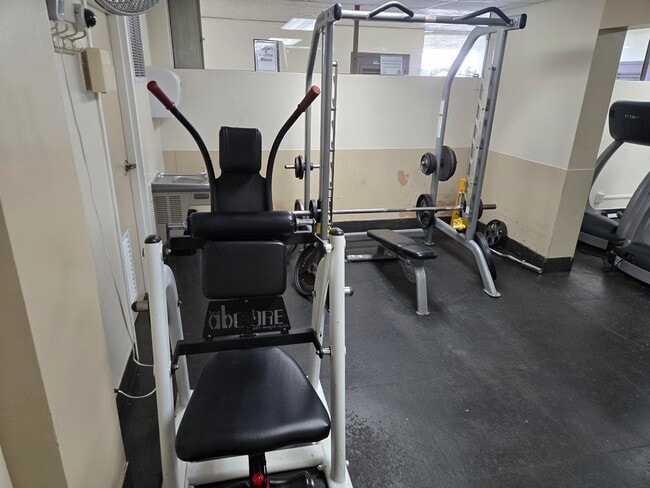 Building Photo - 1831 Sabal Palm Dr