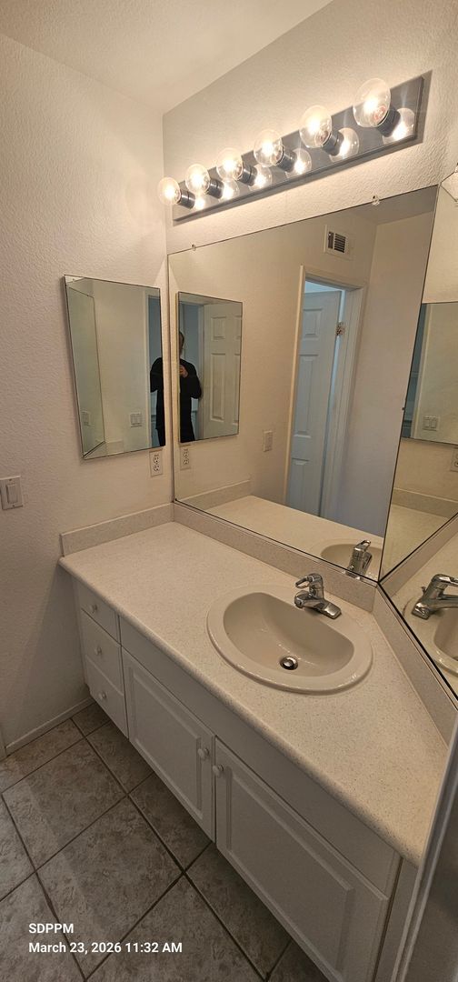 Building Photo - CARMEL VALLEY / SAN DIEGO - Torrey Hills Nice 4 Bedroom / 2.5 Bath House.  AVAILABLE NOW!