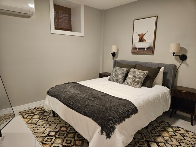 Building Photo - 1487 5th Ave