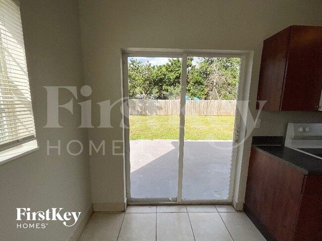 Building Photo - 1231 NE 214th St