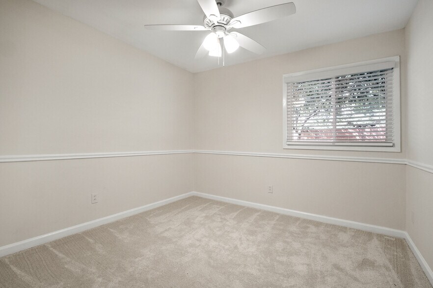 Building Photo - 1653 Pepperwood Dr