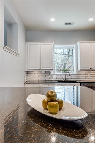 Building Photo - 3835 Cole Ave