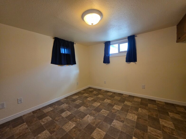 Building Photo - 909 8th St