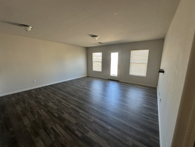 Building Photo - 202 W Bobcat Ct