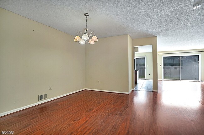 Building Photo - 2102 Ackmen Ct