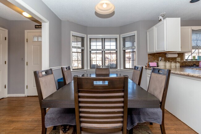 Building Photo - Large SW CoMo Duplex - 4 bed - 2.5 bath
