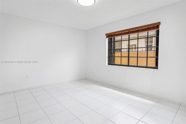 Building Photo - 443 SW 21st Rd