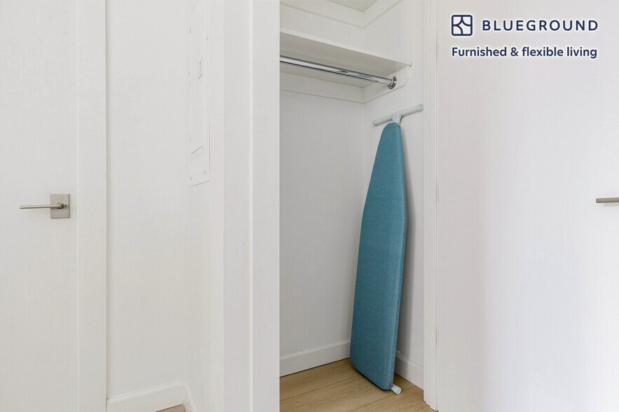 Building Photo - 27-09 44th Dr