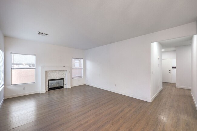 Building Photo - Beautiful 4BR / 3BA Corner-Lot Home with Designer Finishes