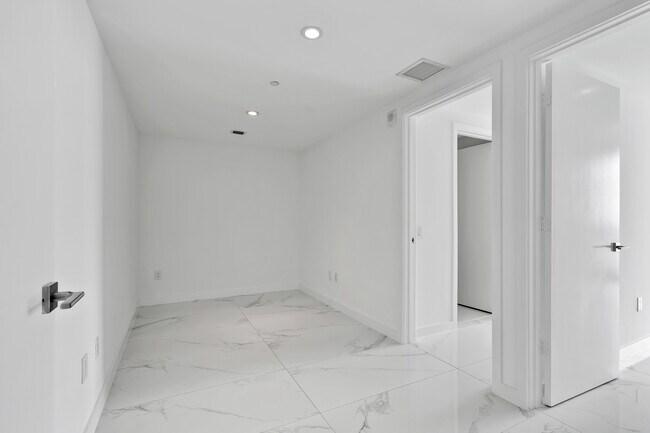 Building Photo - 3131 NE 7th Ave