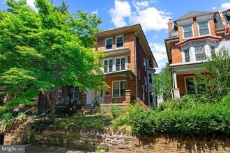 Building Photo - 449 Hansberry St