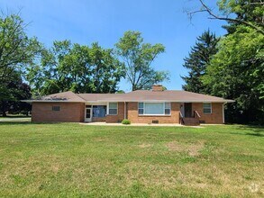 Building Photo - Spacious 4-Bed, 2-Bath Updated Home in Ben...