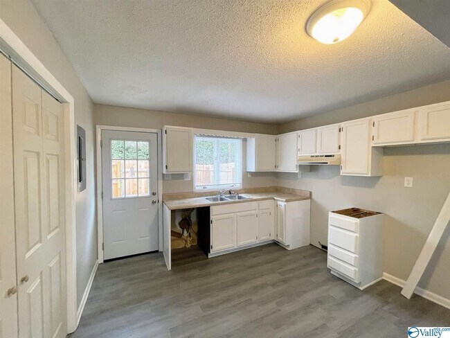 Building Photo - 1103 Old Monrovia Rd