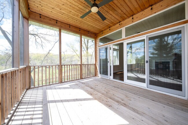 Building Photo - 9352 Wilderness Cove