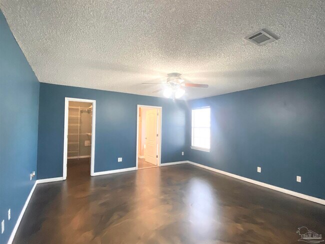 Building Photo - 6425 Sarasota St