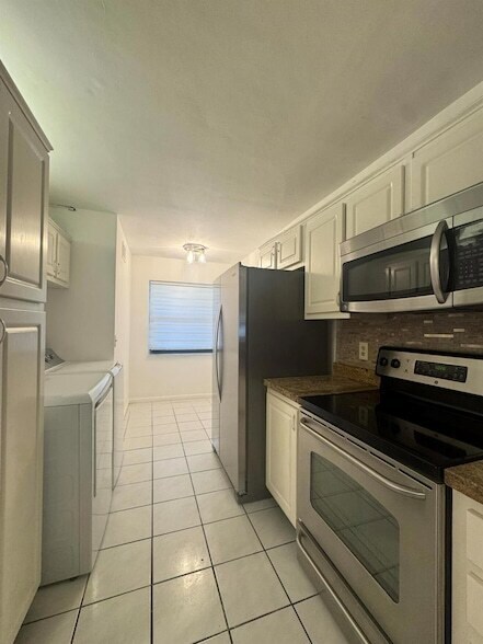 Building Photo - 2018 SW 29th Ct